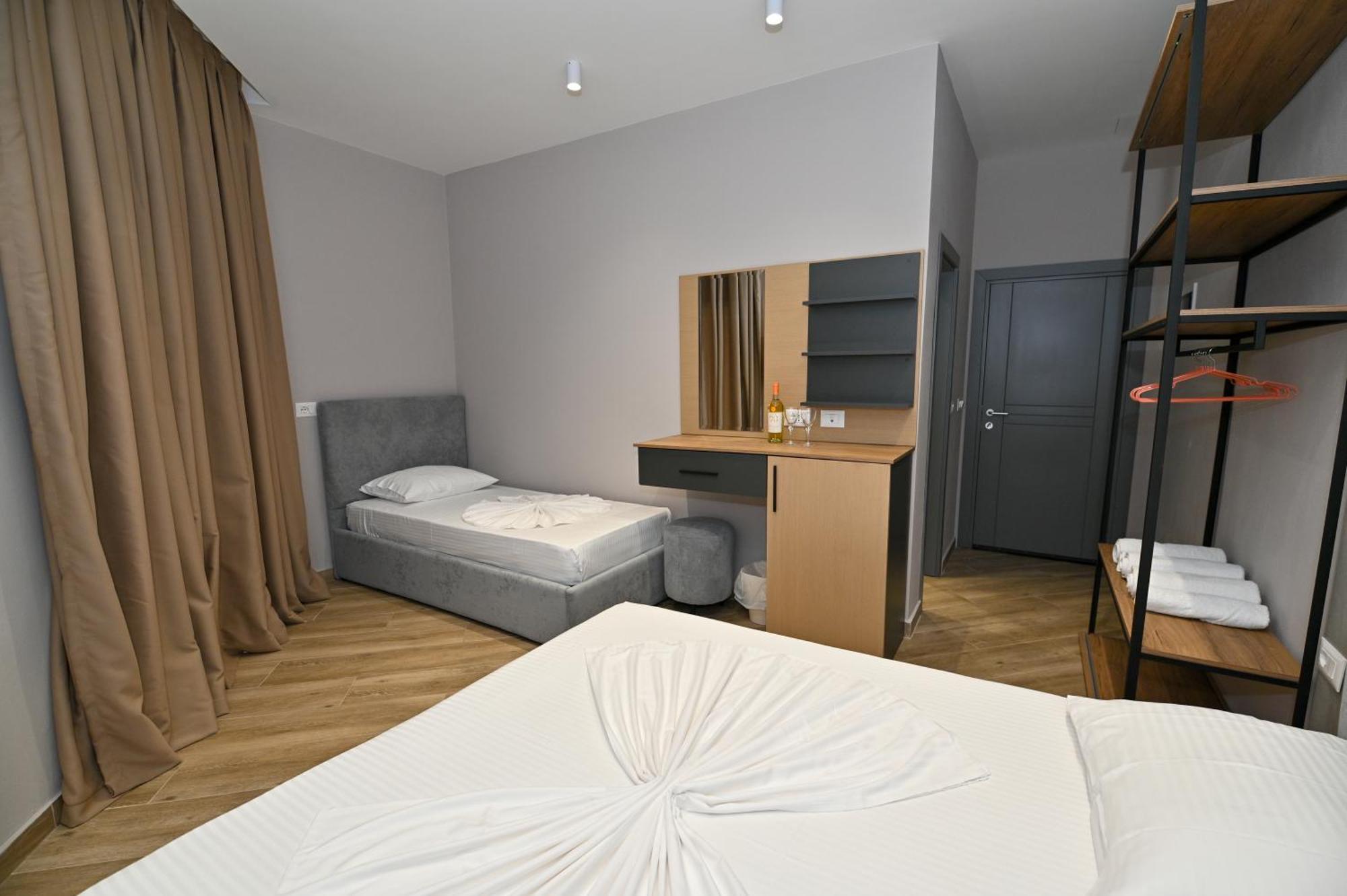 Monduro Hotel Durres Ruang foto
