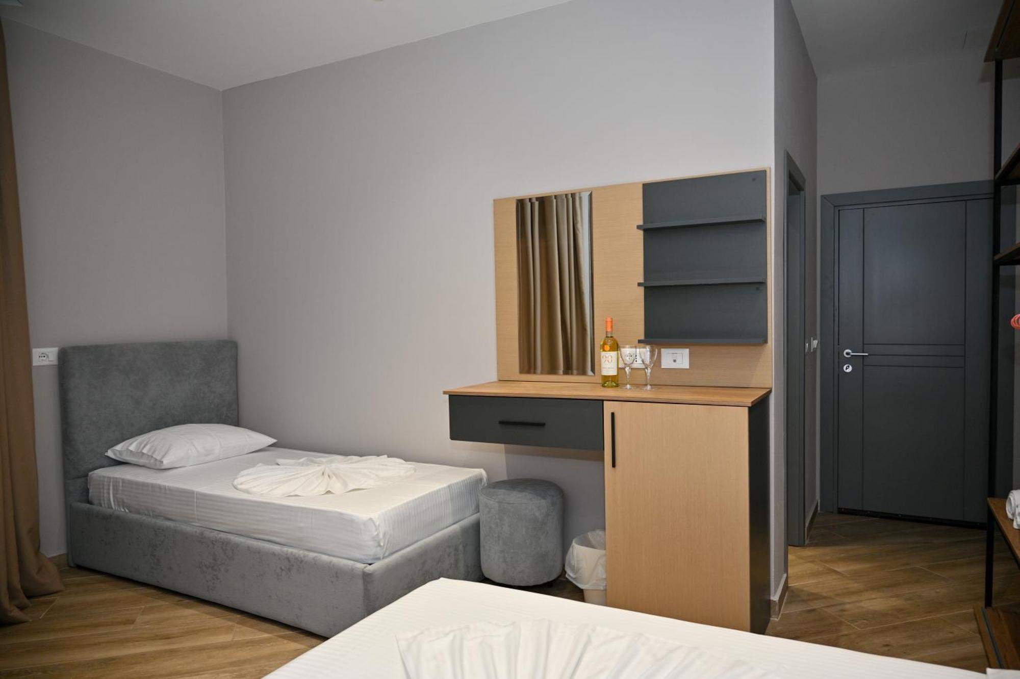 Monduro Hotel Durres Ruang foto