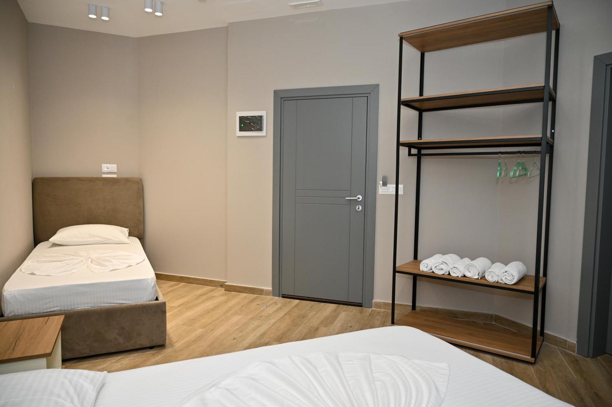 Monduro Hotel Durres Ruang foto