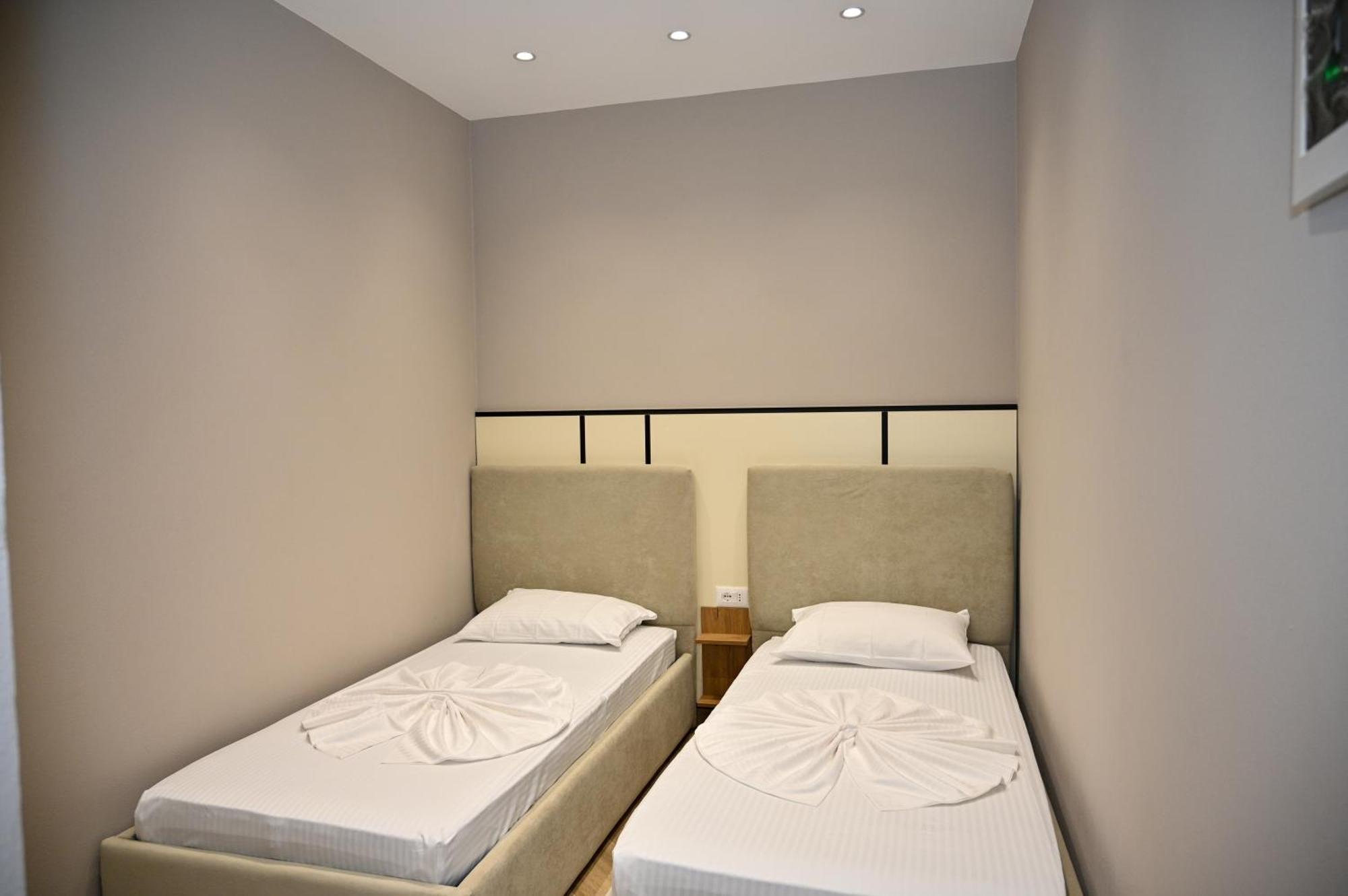 Monduro Hotel Durres Ruang foto