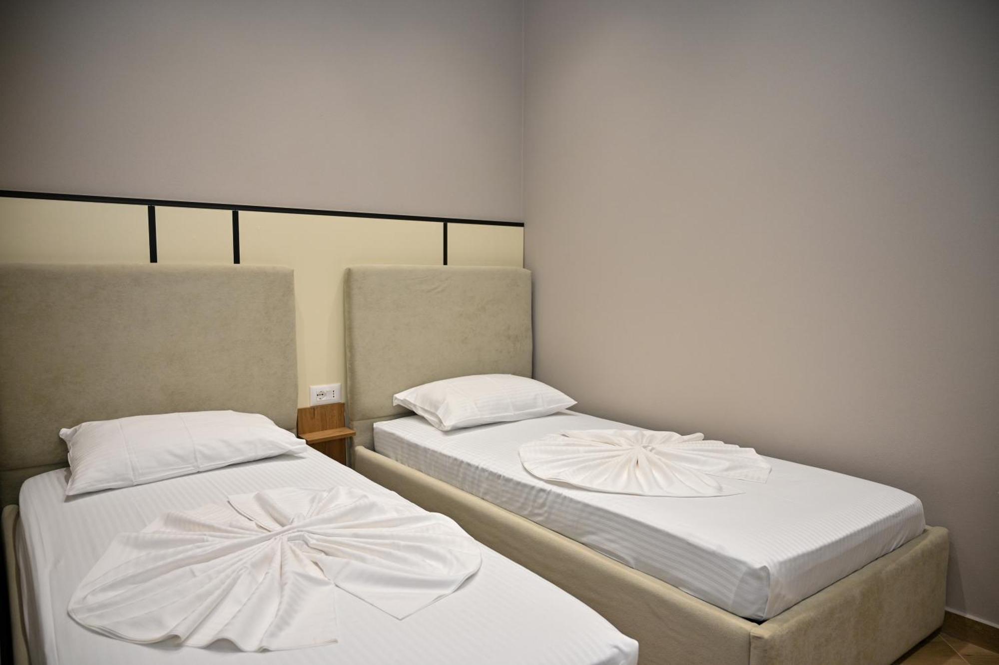 Monduro Hotel Durres Ruang foto